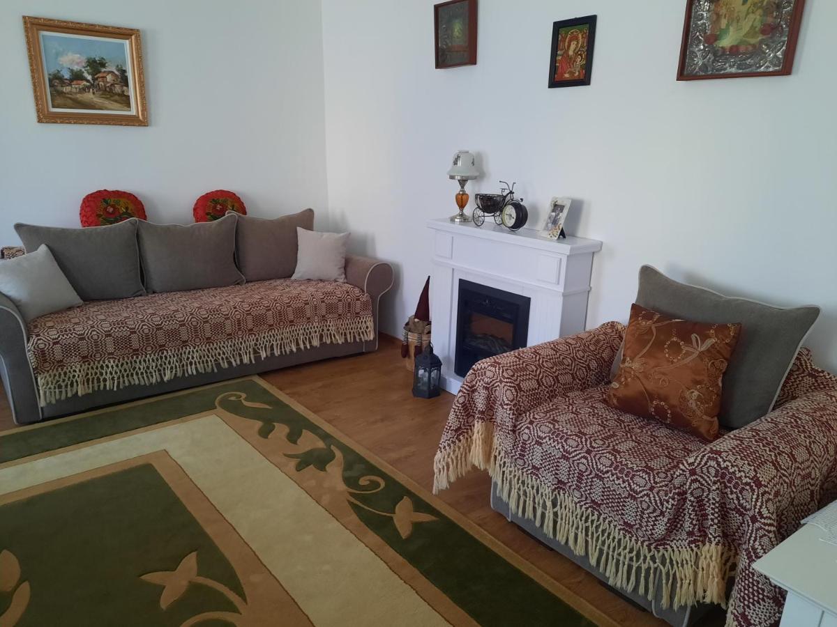 Villa Casa Bunicilor Ciprian Porumbescu Exterior foto