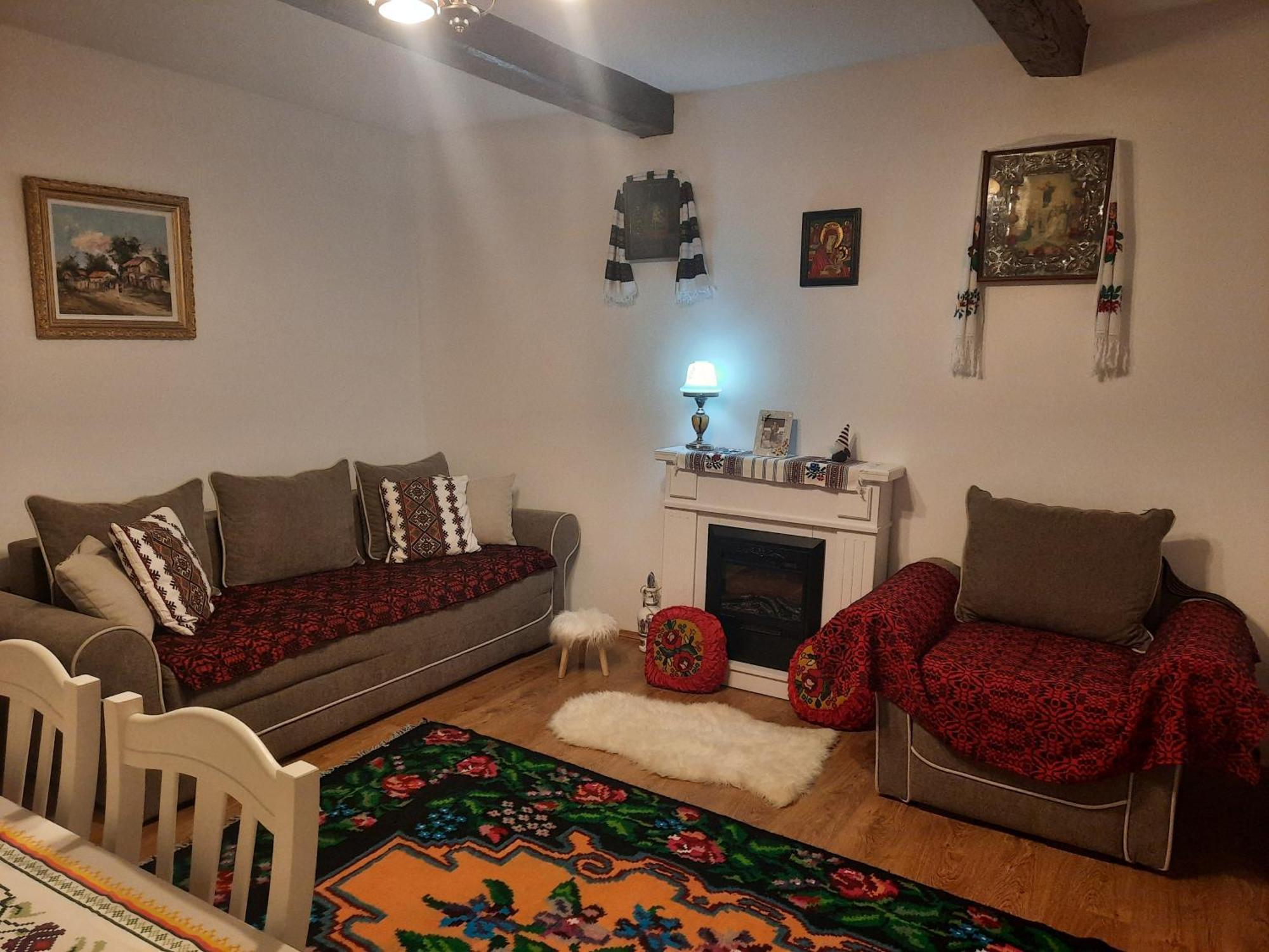 Villa Casa Bunicilor Ciprian Porumbescu Exterior foto